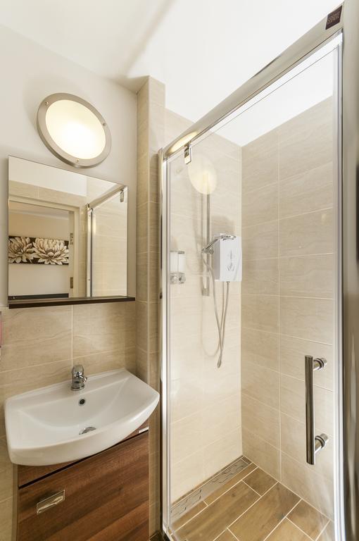 Pensión Easyroomlet 2*